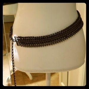 Gorgeous chain link belt with rhinestone embellish